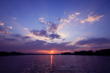 人类幼崽在护食的时候有多可爱呢？