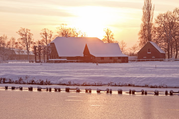 中国历史上在世界上最强大的时候、最屈辱的时候、最繁荣的时候分别是哪个朝代